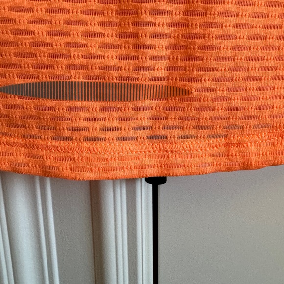 Under Armoir running shirt. Size M. NWT - Picture 4 of 7